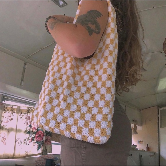 Handmade crochet checkered tote bag - Picture 2 of 2